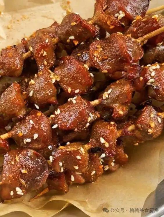得金黄酥脆内里却保持着柔嫩多汁香气扑鼻。尊龙凯时人生就是搏平台烤鸡胗！它外表烤(图5)
